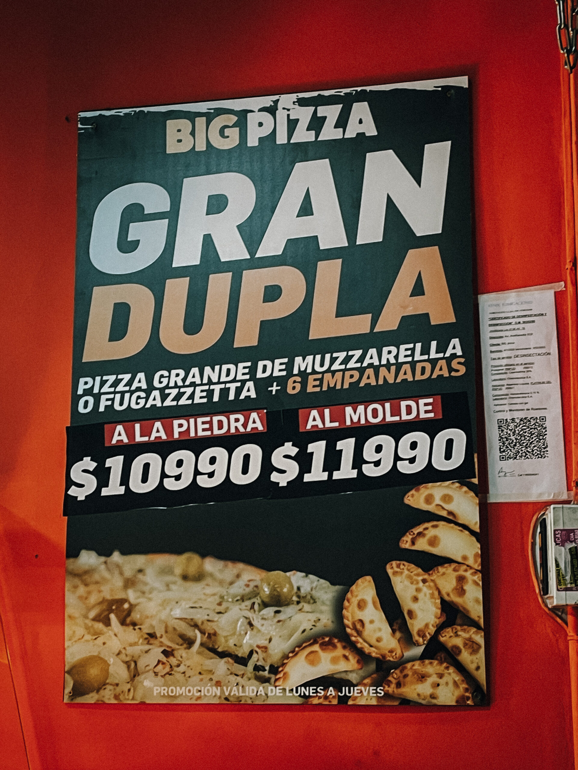 sign with deal for pizza and empanadas in Buenos Aires